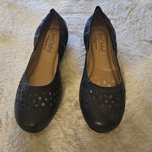 Josef Seibel Pippa black leather perforated round toe ballet flats EU 37